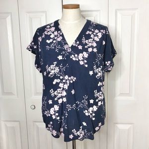 GAP v-neck lightweight floral top, cuffed arms